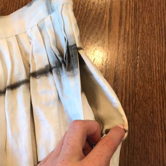 White skirt - Picture 3 of 5